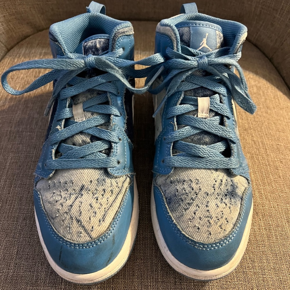 Jordan 1 Mid
Washed Denim High Top Sneakers